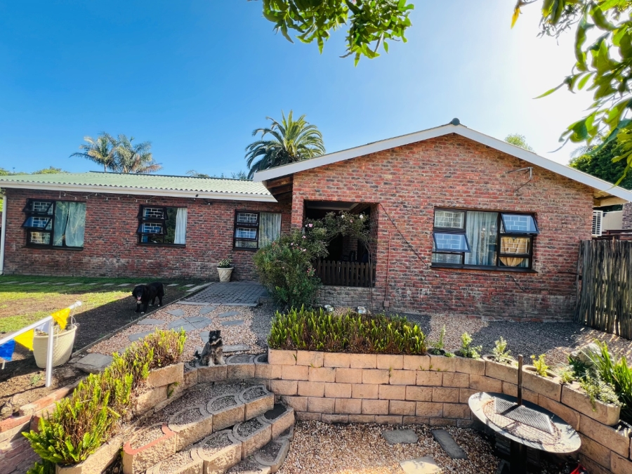 4 Bedroom Property for Sale in Twee Rivieren Western Cape